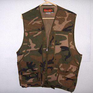 Camo Hunting Vest L, Measures 47" Chest